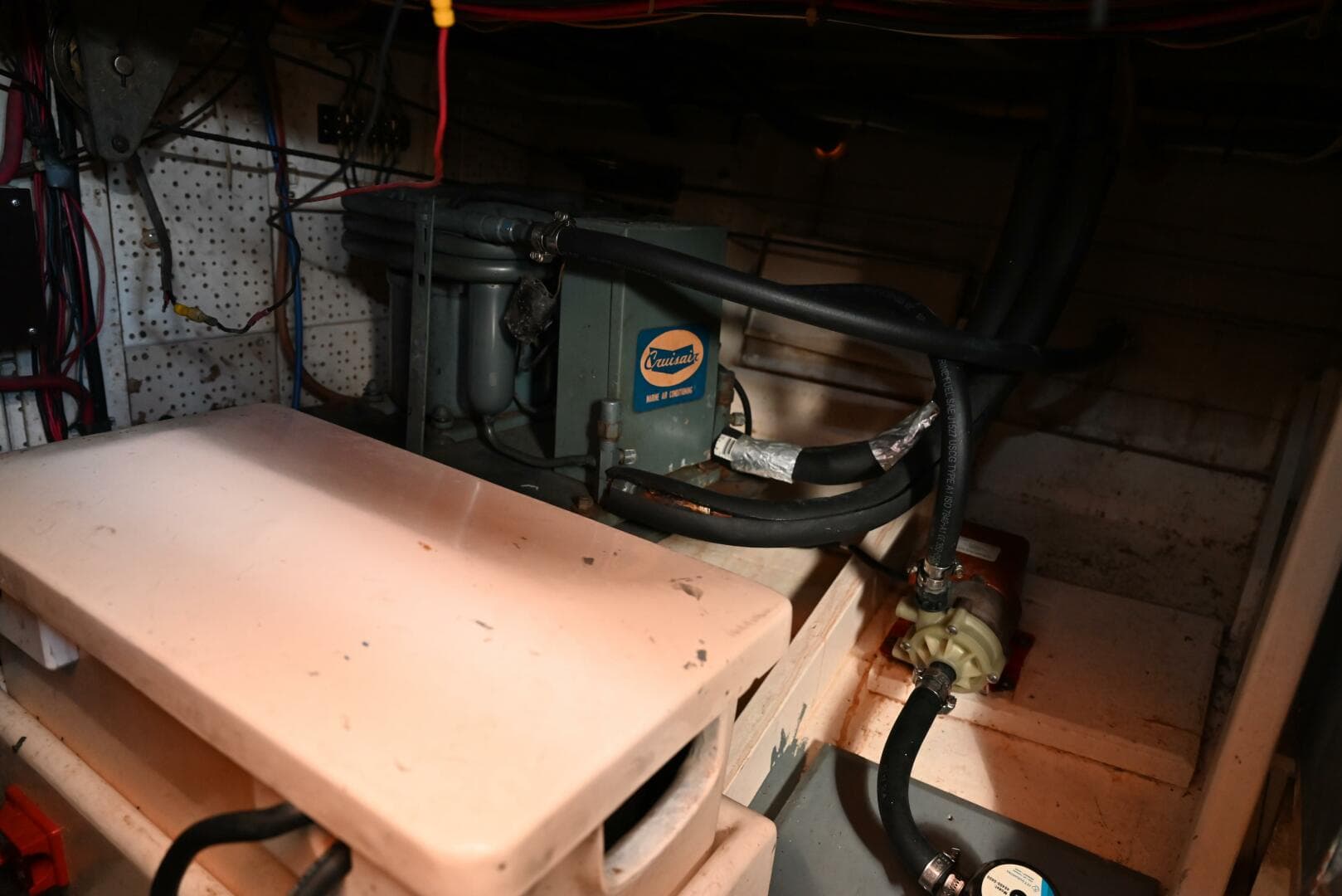 1970 Grand Banks Flybridge Trawler — photo 60