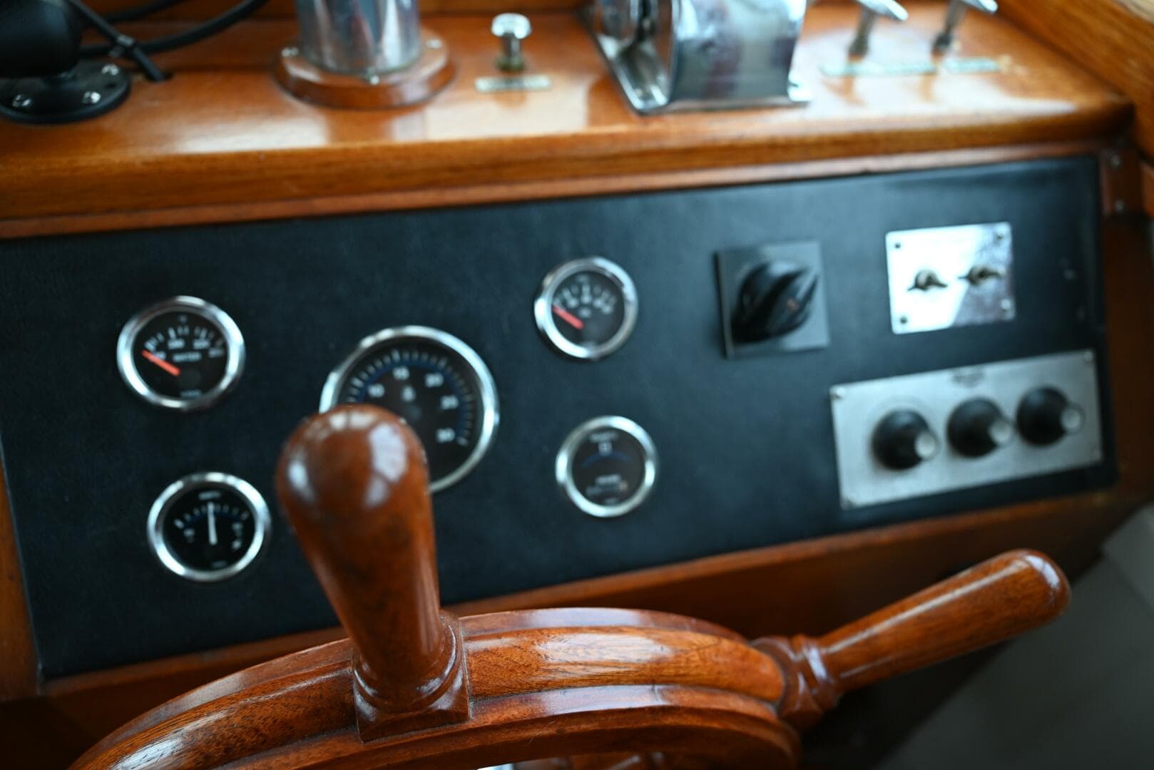 1970 Grand Banks Flybridge Trawler — photo 2