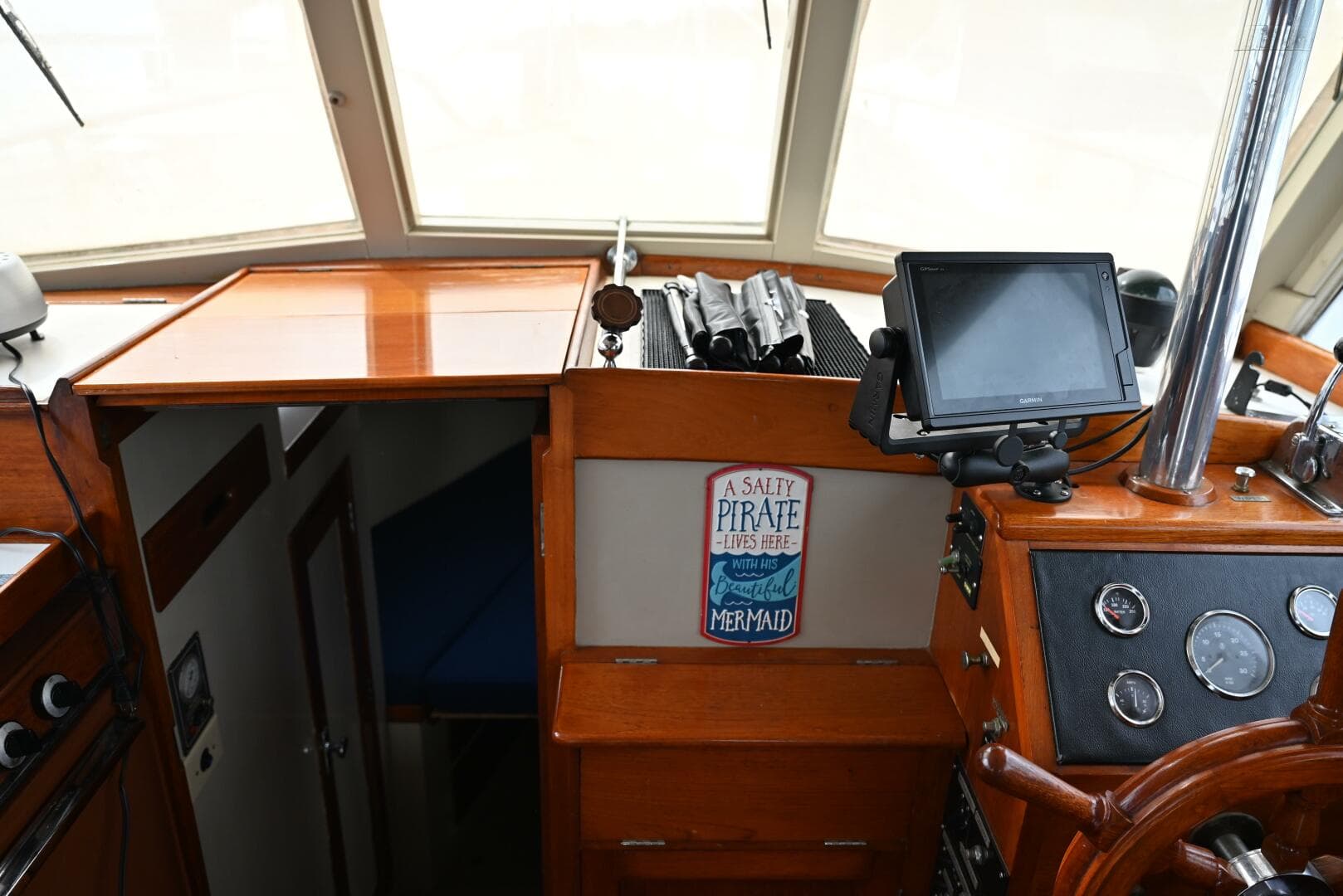 1970 Grand Banks Flybridge Trawler — photo 14