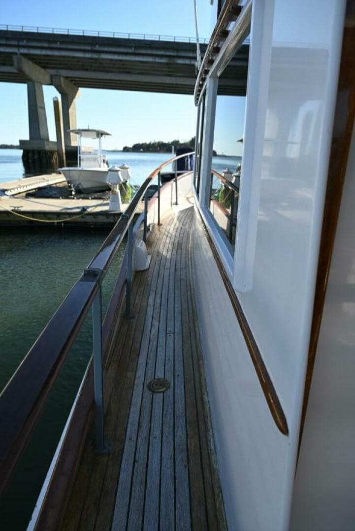 1970 Grand Banks Flybridge Trawler — photo 33