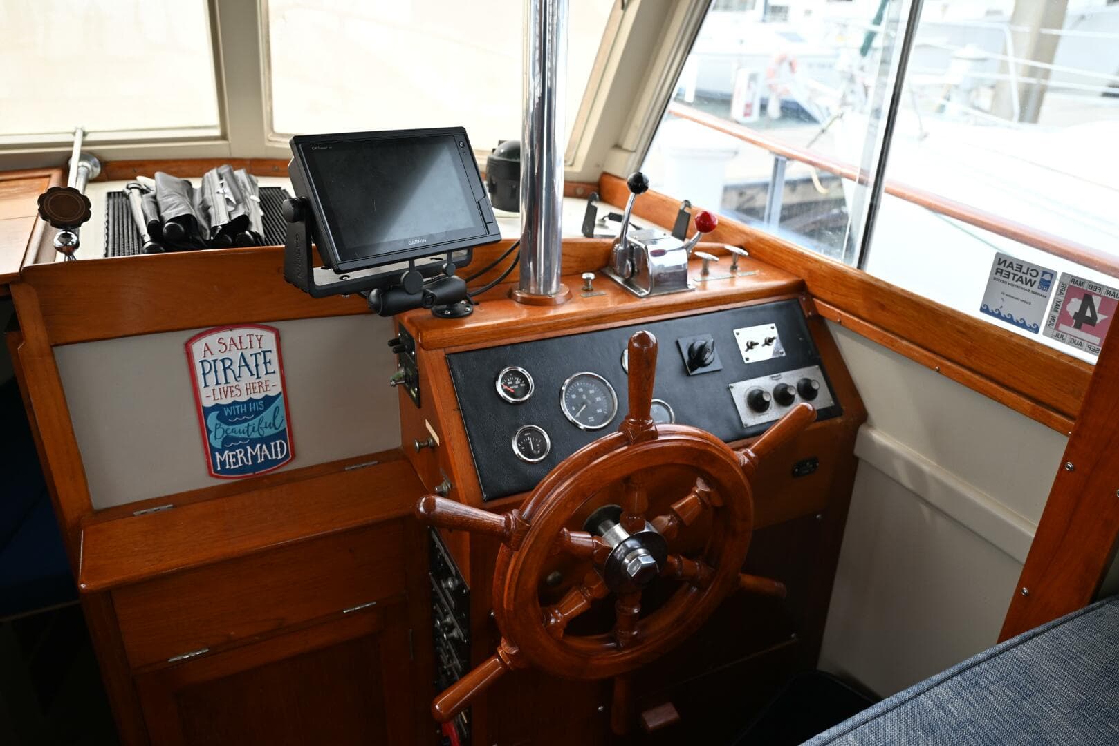 1970 Grand Banks Flybridge Trawler — photo 15