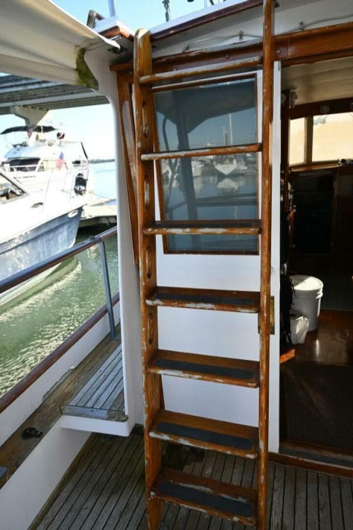 1970 Grand Banks Flybridge Trawler — photo 42