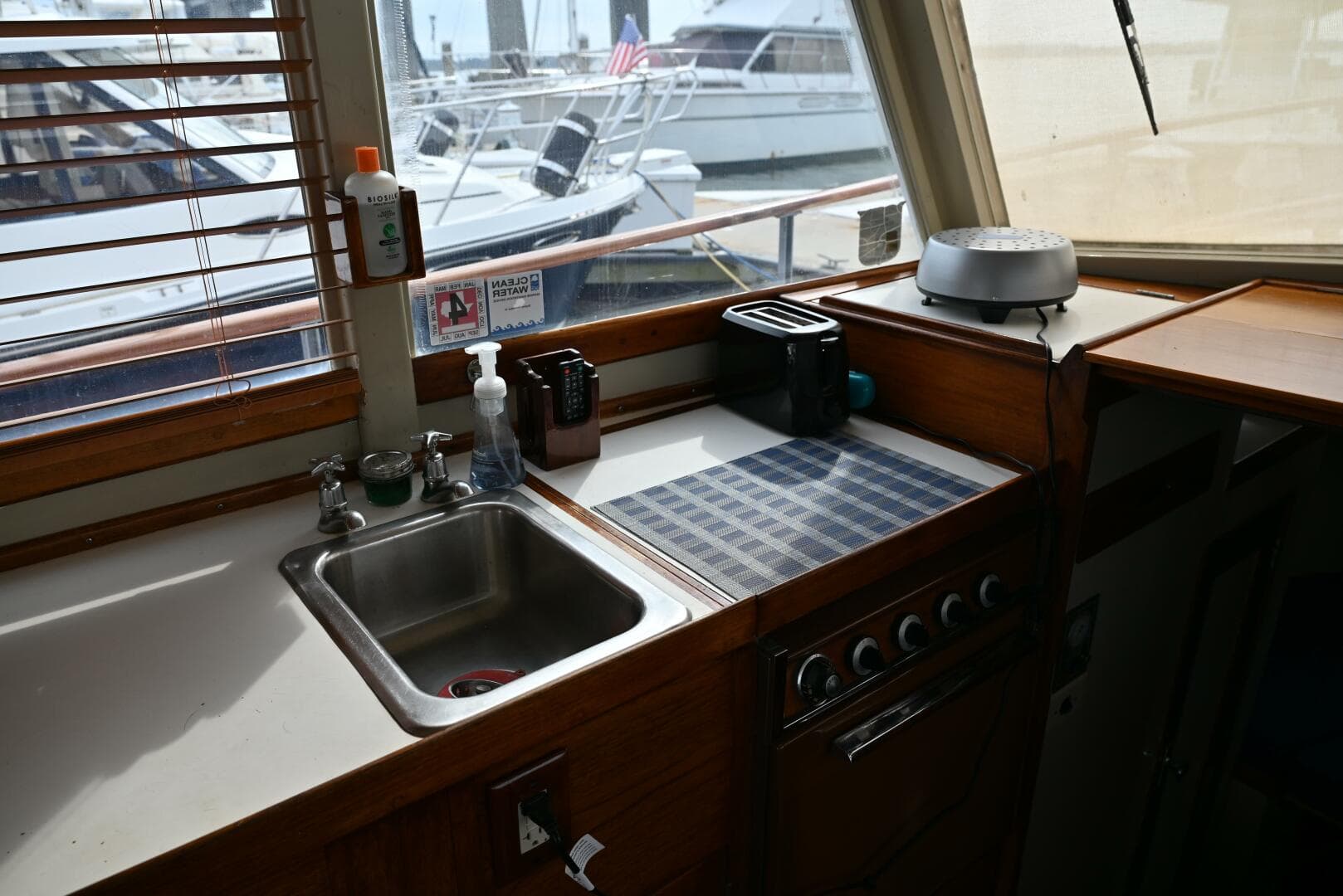 1970 Grand Banks Flybridge Trawler — photo 13