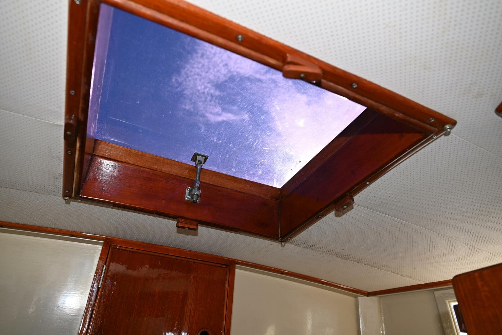 1970 Grand Banks Flybridge Trawler — photo 49