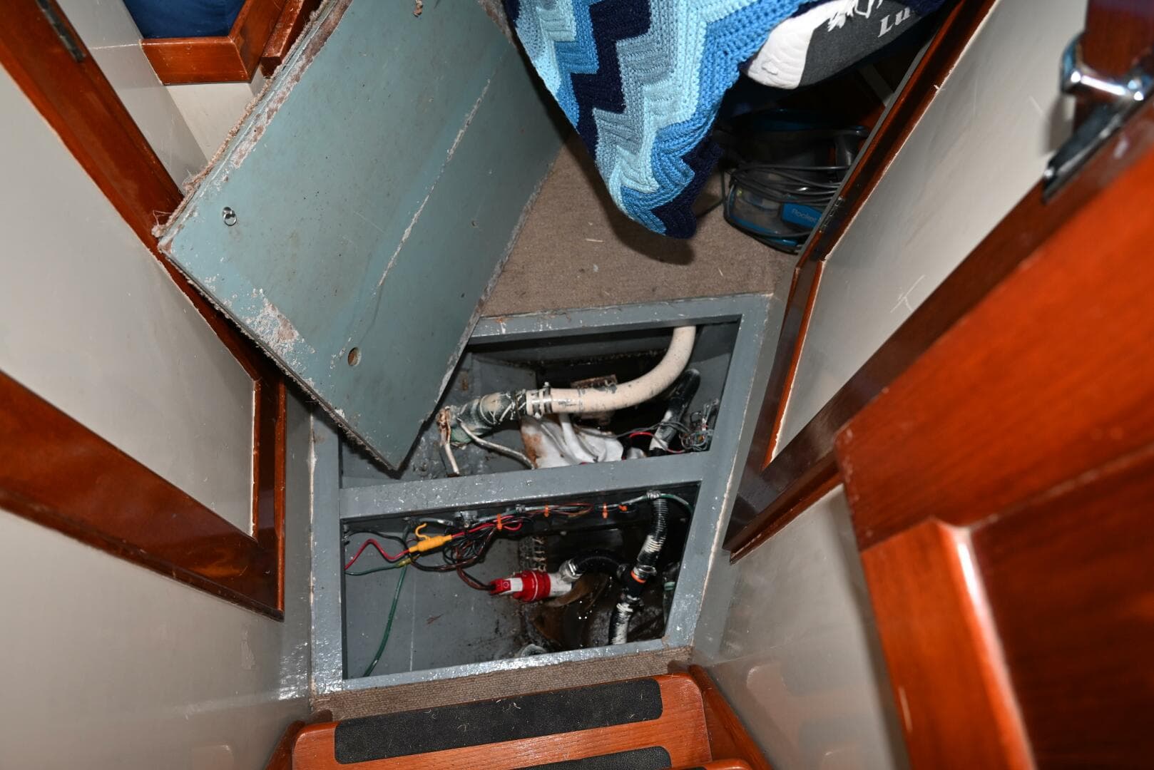 1970 Grand Banks Flybridge Trawler — photo 51