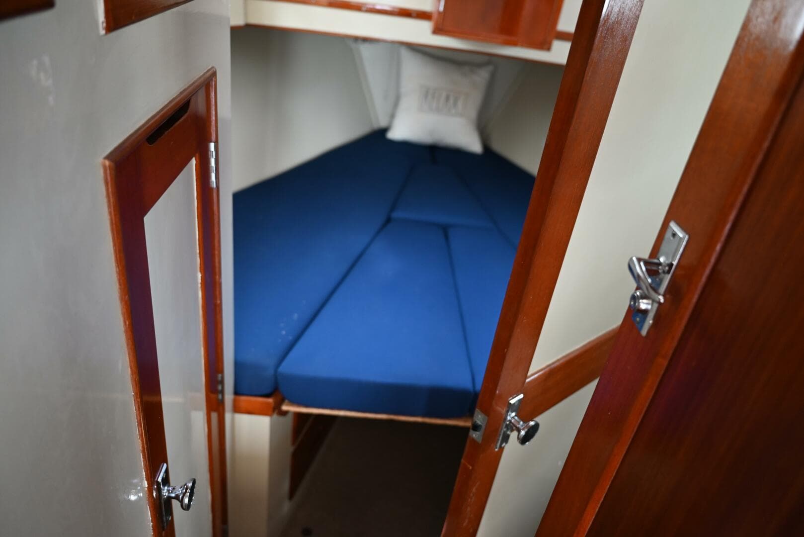 1970 Grand Banks Flybridge Trawler — photo 10