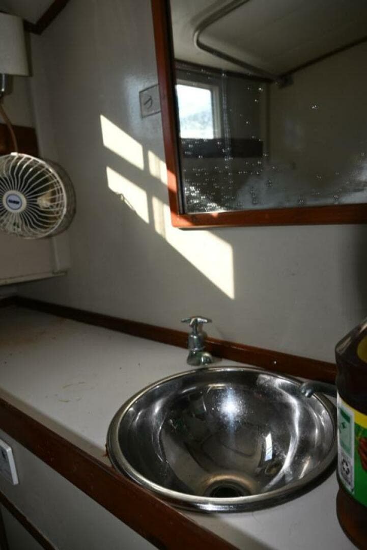 1970 Grand Banks Flybridge Trawler — photo 47