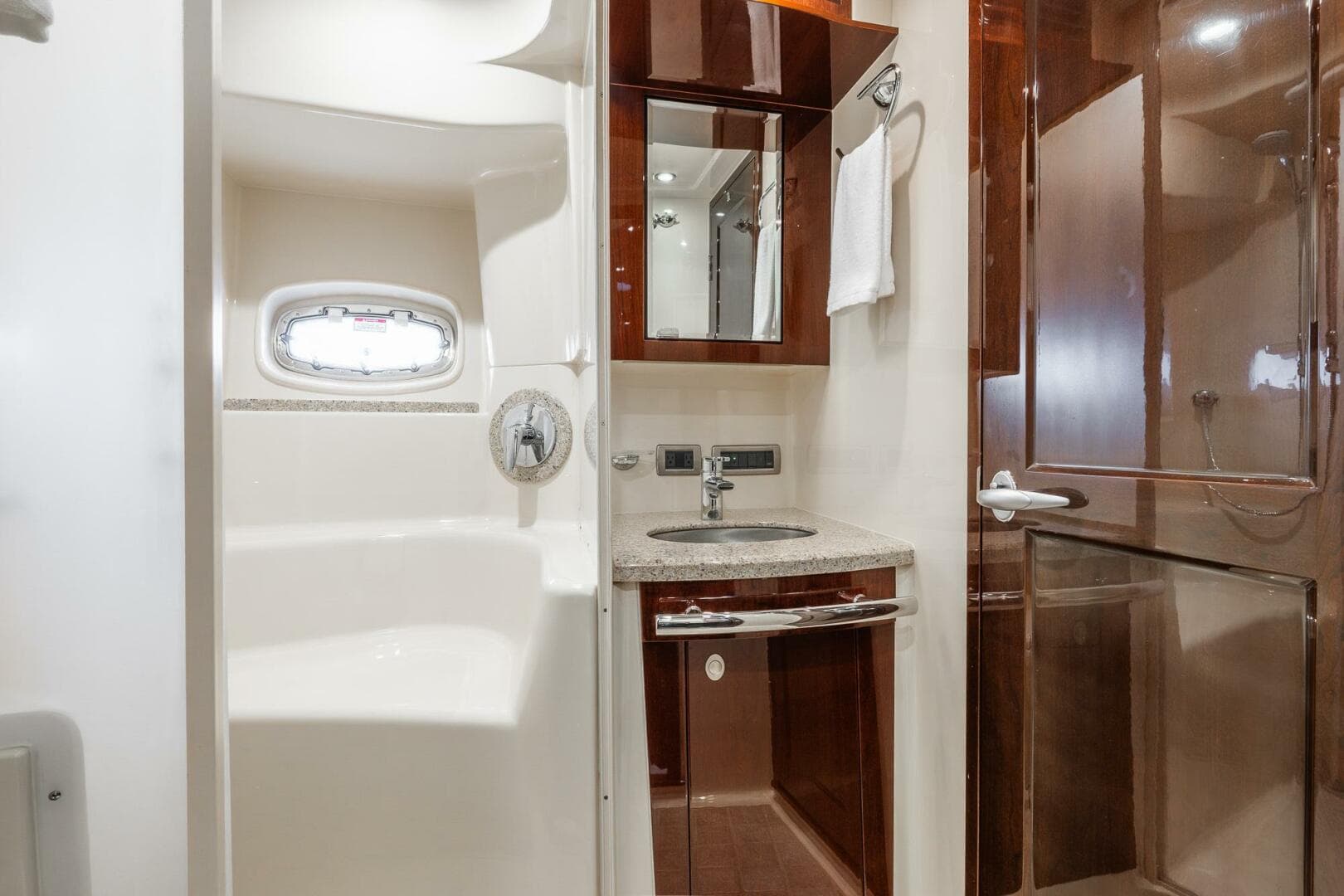 2008 Sea Ray 60 Sundancer — photo 65