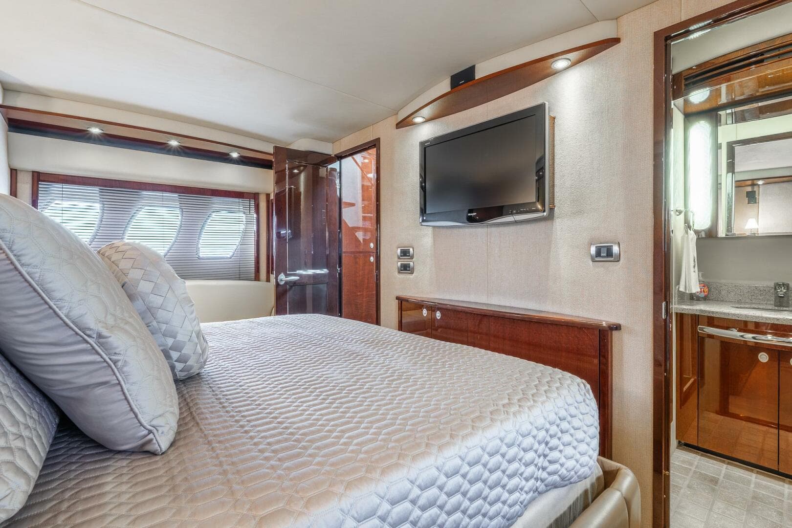 2008 Sea Ray 60 Sundancer — photo 45