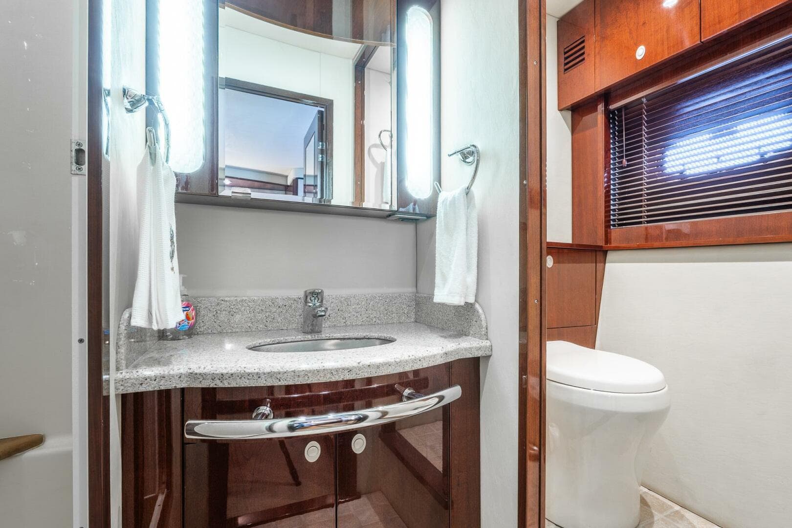 2008 Sea Ray 60 Sundancer — photo 47