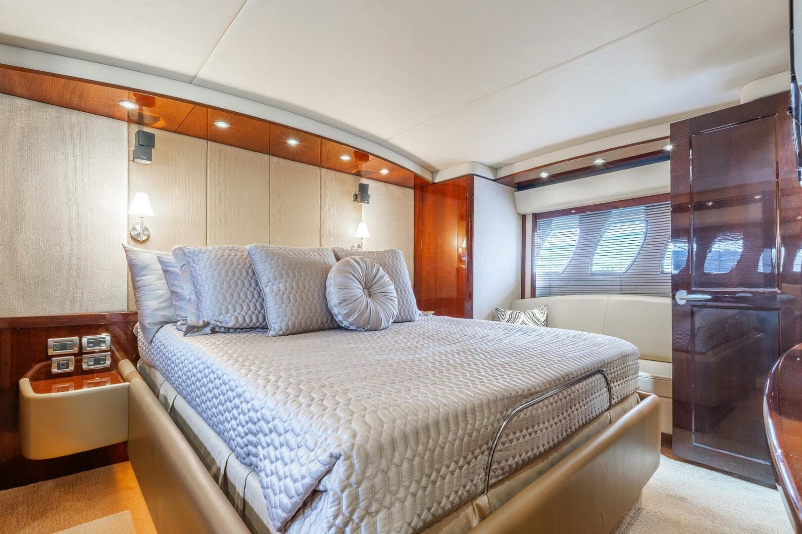 2008 Sea Ray 60 Sundancer — photo 46