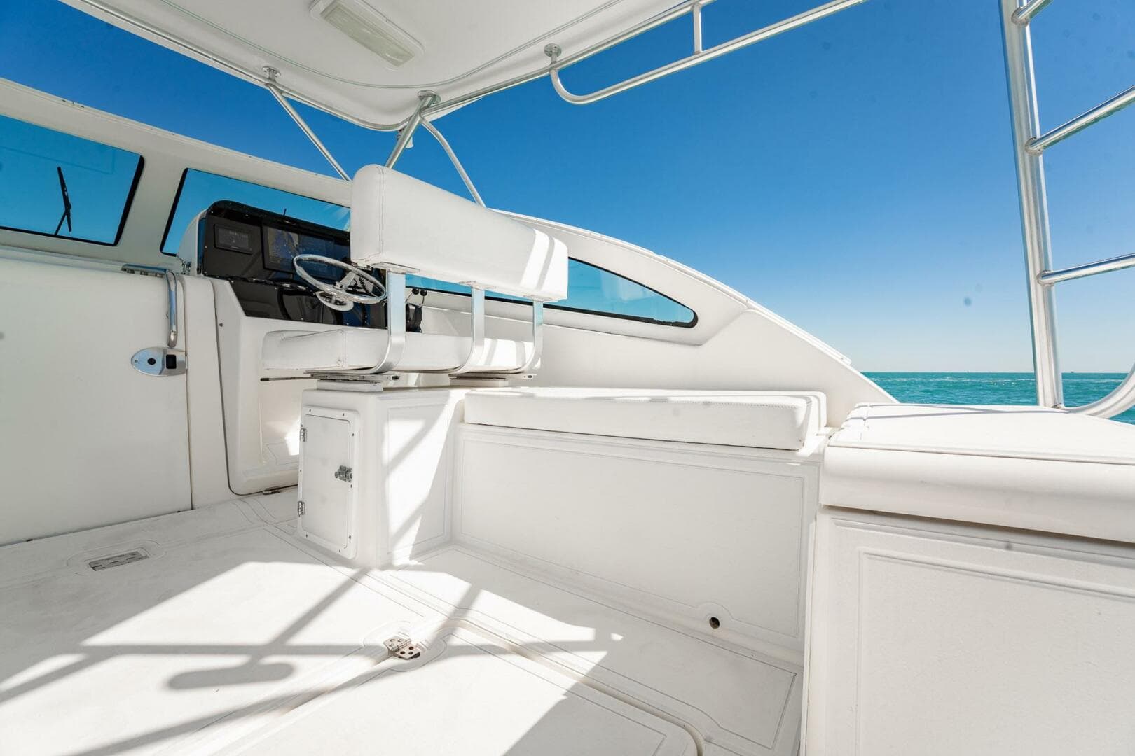 2004 Luhrs 32 Open — photo 17