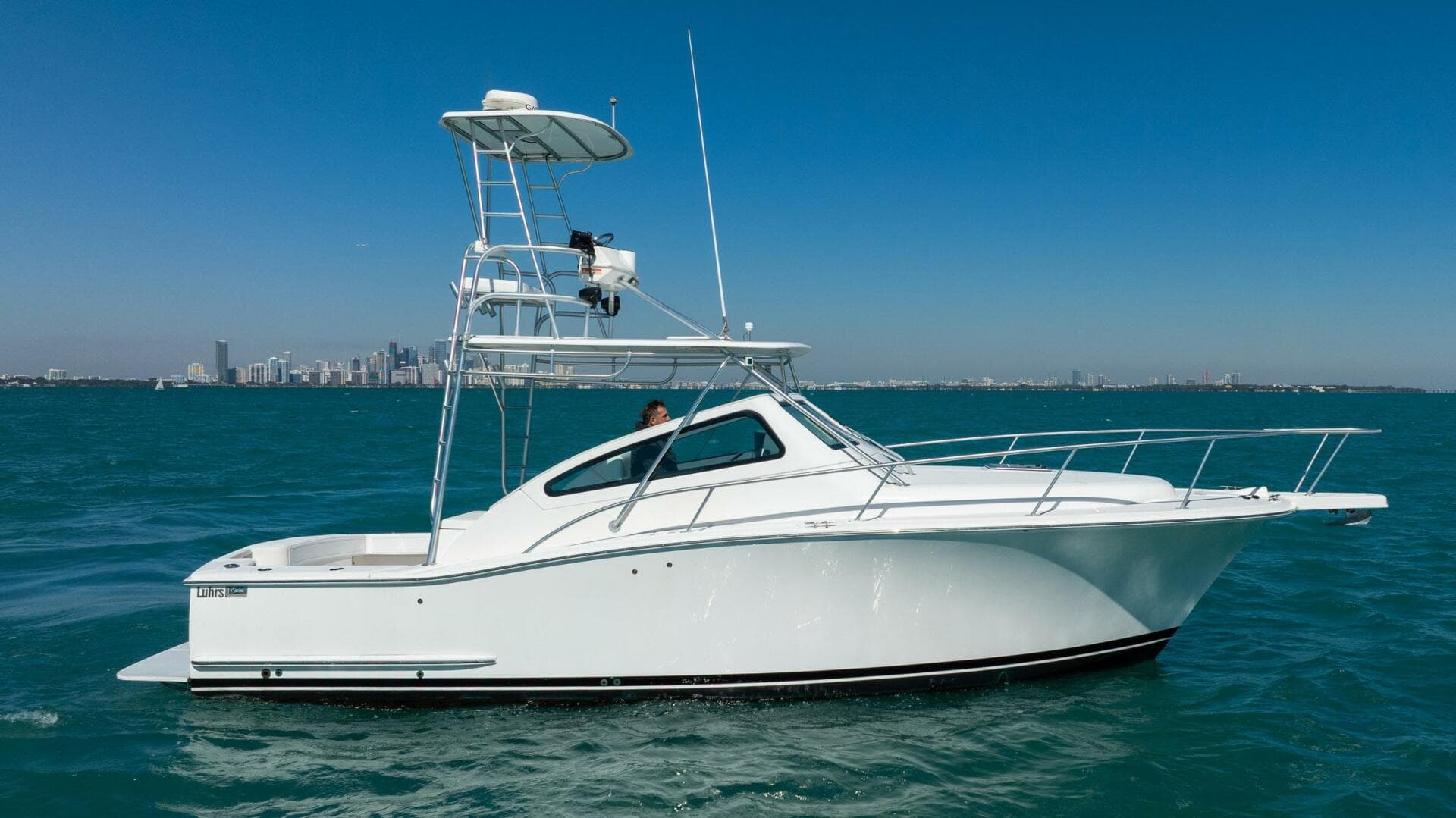 2004 Luhrs 32 Open — photo 5