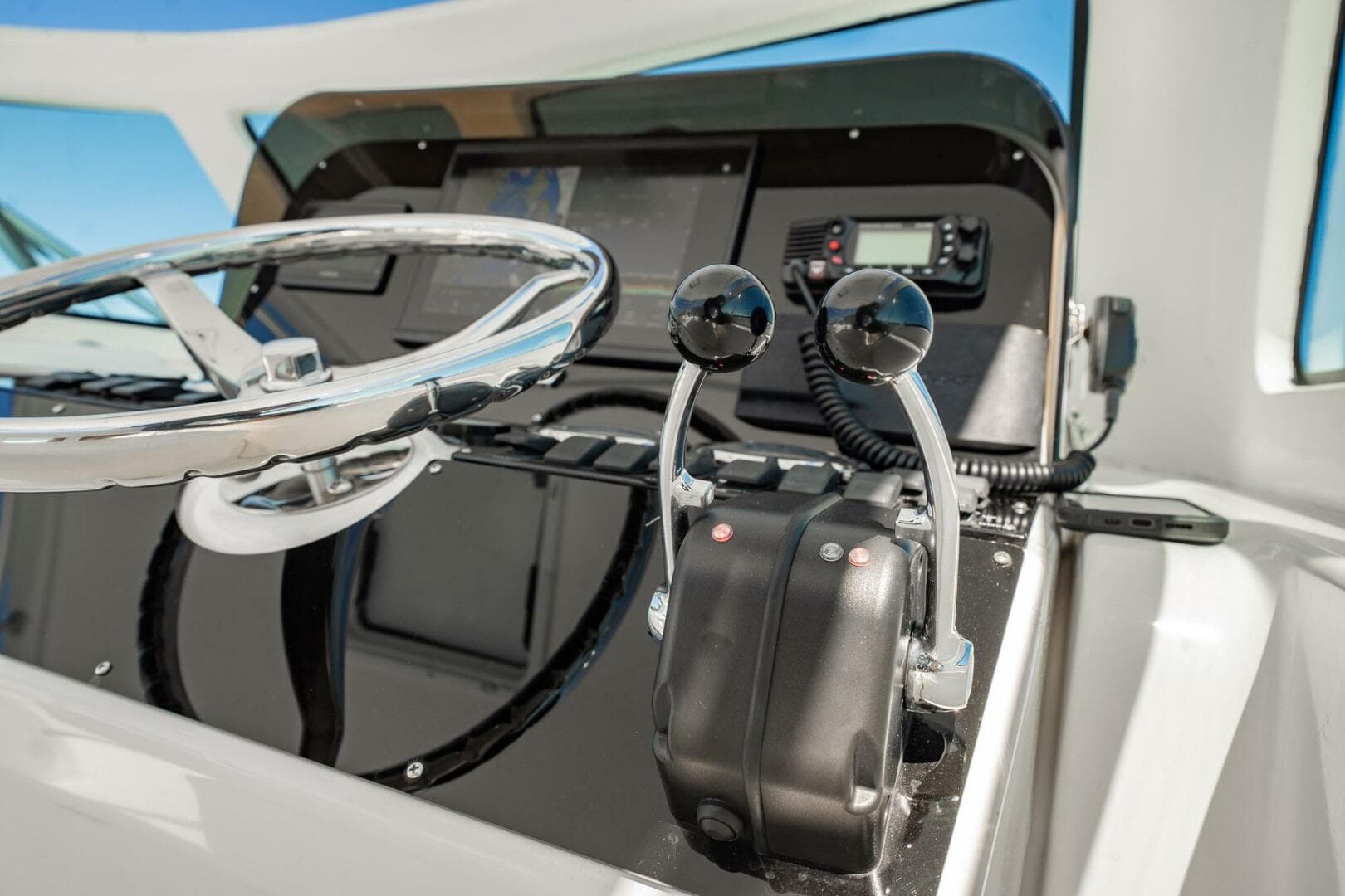 2004 Luhrs 32 Open — photo 25