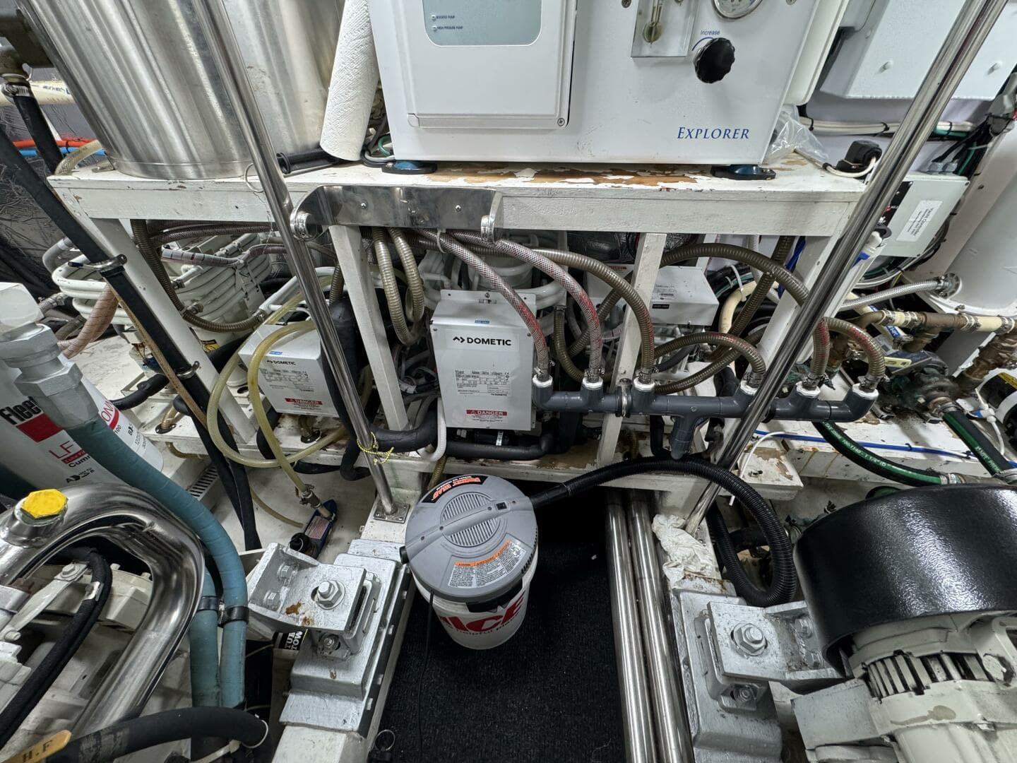 2004 Altima 55 Pilothouse — photo 60