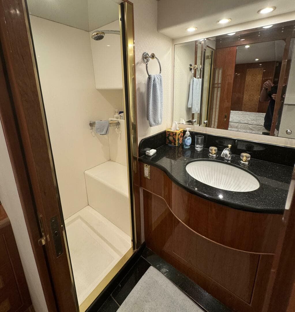 2004 Altima 55 Pilothouse — photo 43