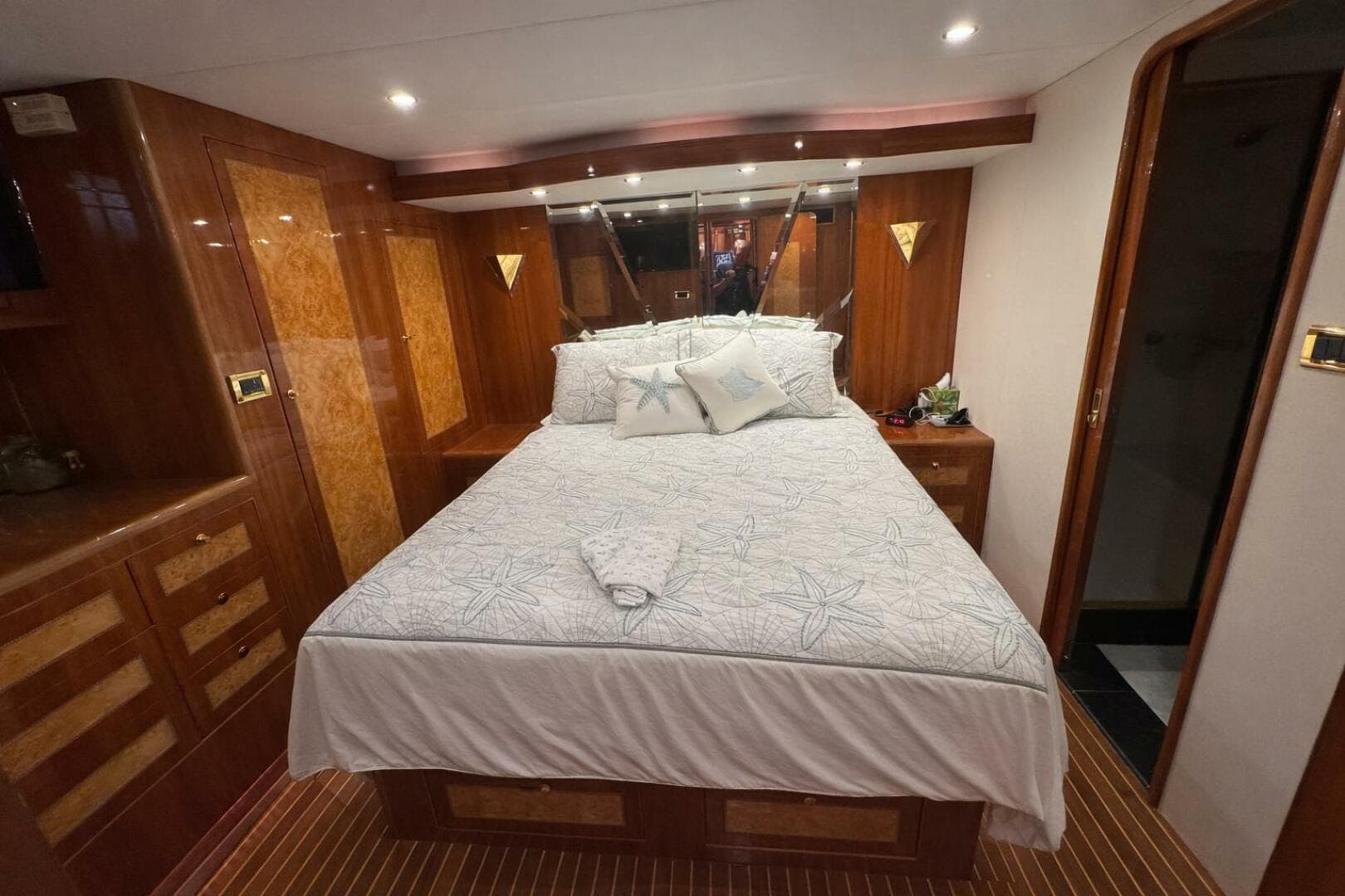 2004 Altima 55 Pilothouse — photo 38