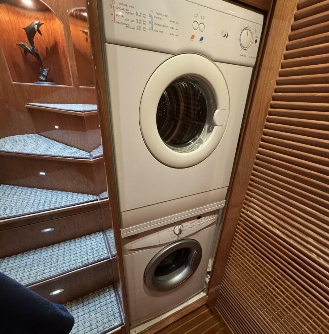 2004 Altima 55 Pilothouse — photo 47