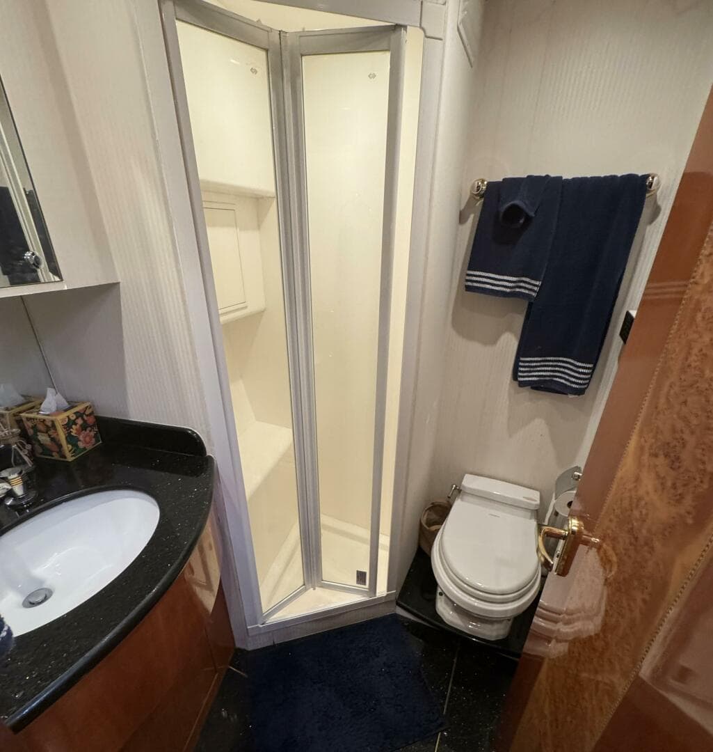 2004 Altima 55 Pilothouse — photo 37