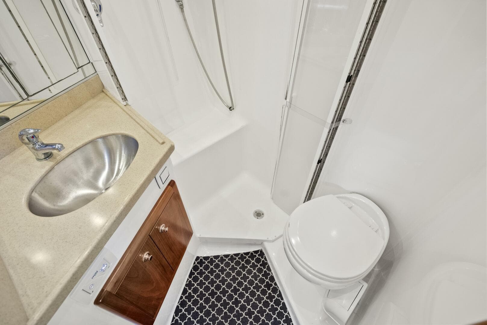 2018 Albemarle 41 Express — photo 24