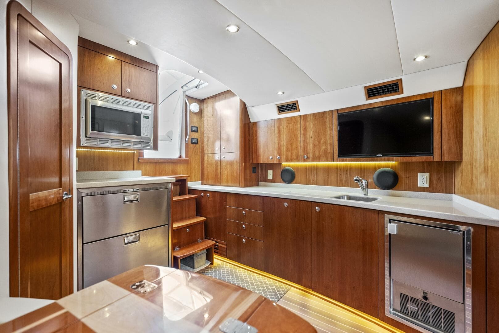 2018 Albemarle 41 Express — photo 26