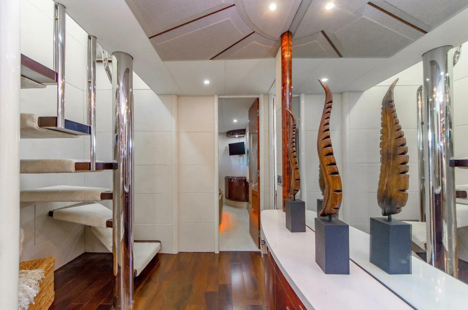 2001 Lazzara Yachts 94 — photo 25