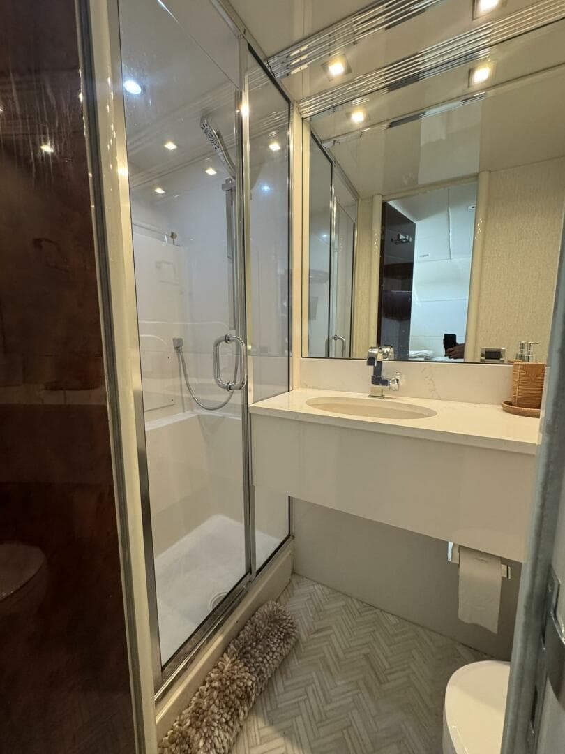 2001 Lazzara Yachts 94 — photo 42