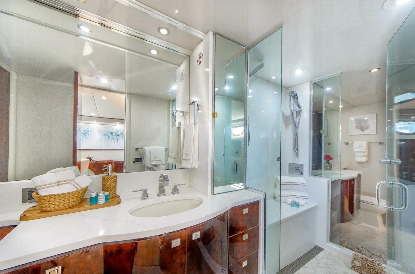 2001 Lazzara Yachts 94 — photo 35