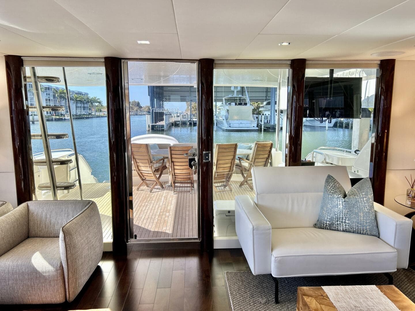 2001 Lazzara Yachts 94 — photo 18