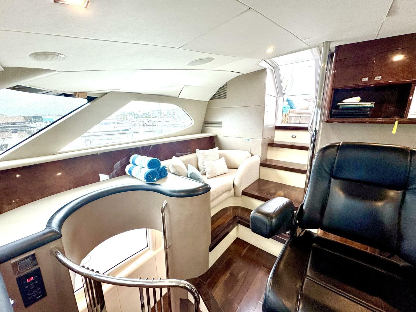 2001 Lazzara Yachts 94 — photo 9