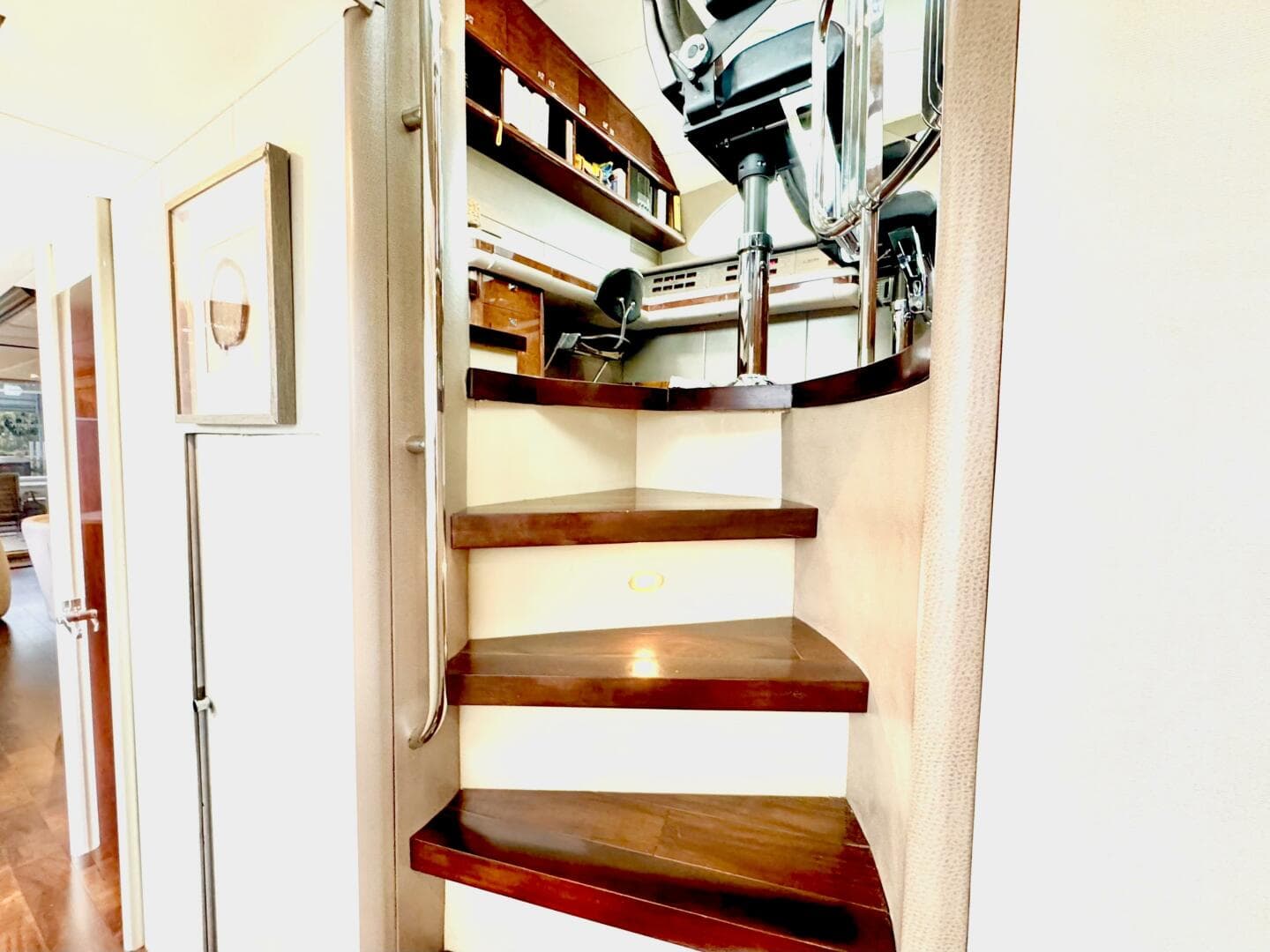 2001 Lazzara Yachts 94 — photo 10