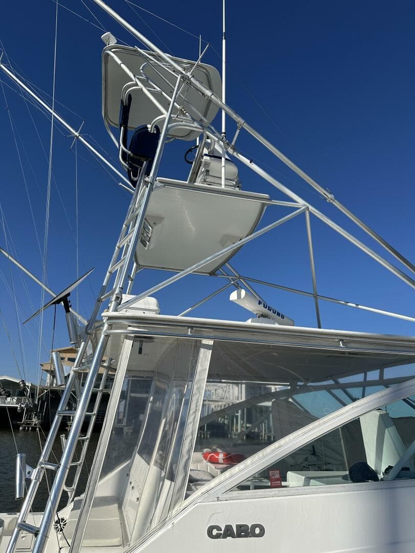 2000 Cabo 45 Express — photo 9