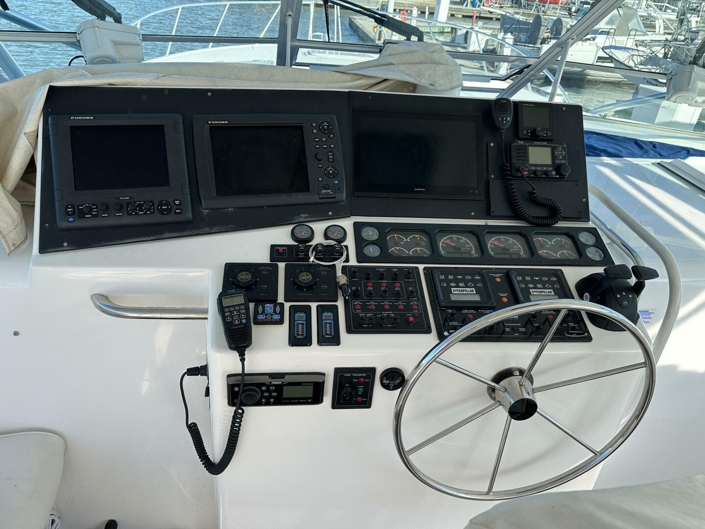 2000 Cabo 45 Express — photo 6