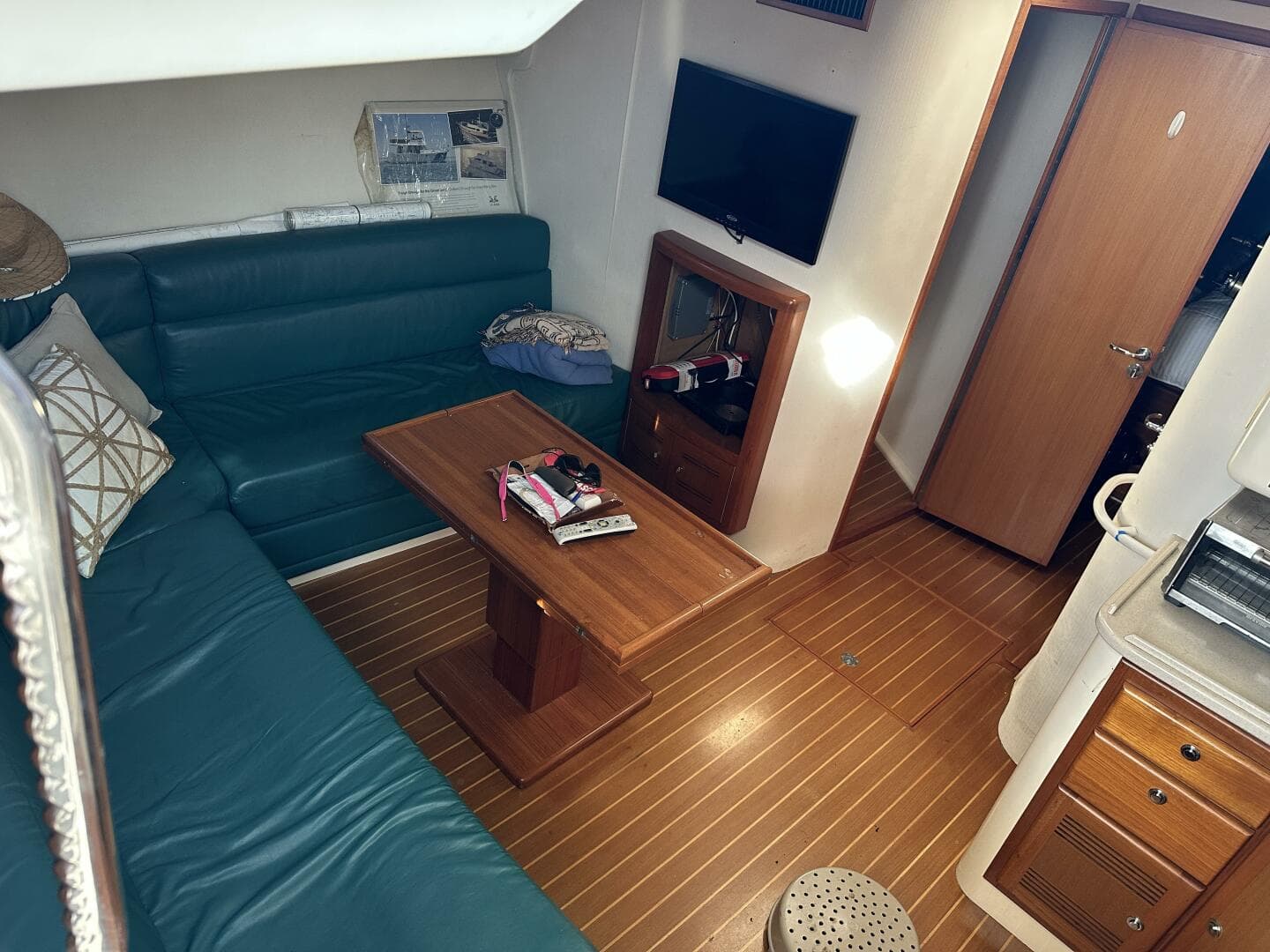 2000 Cabo 45 Express — photo 8