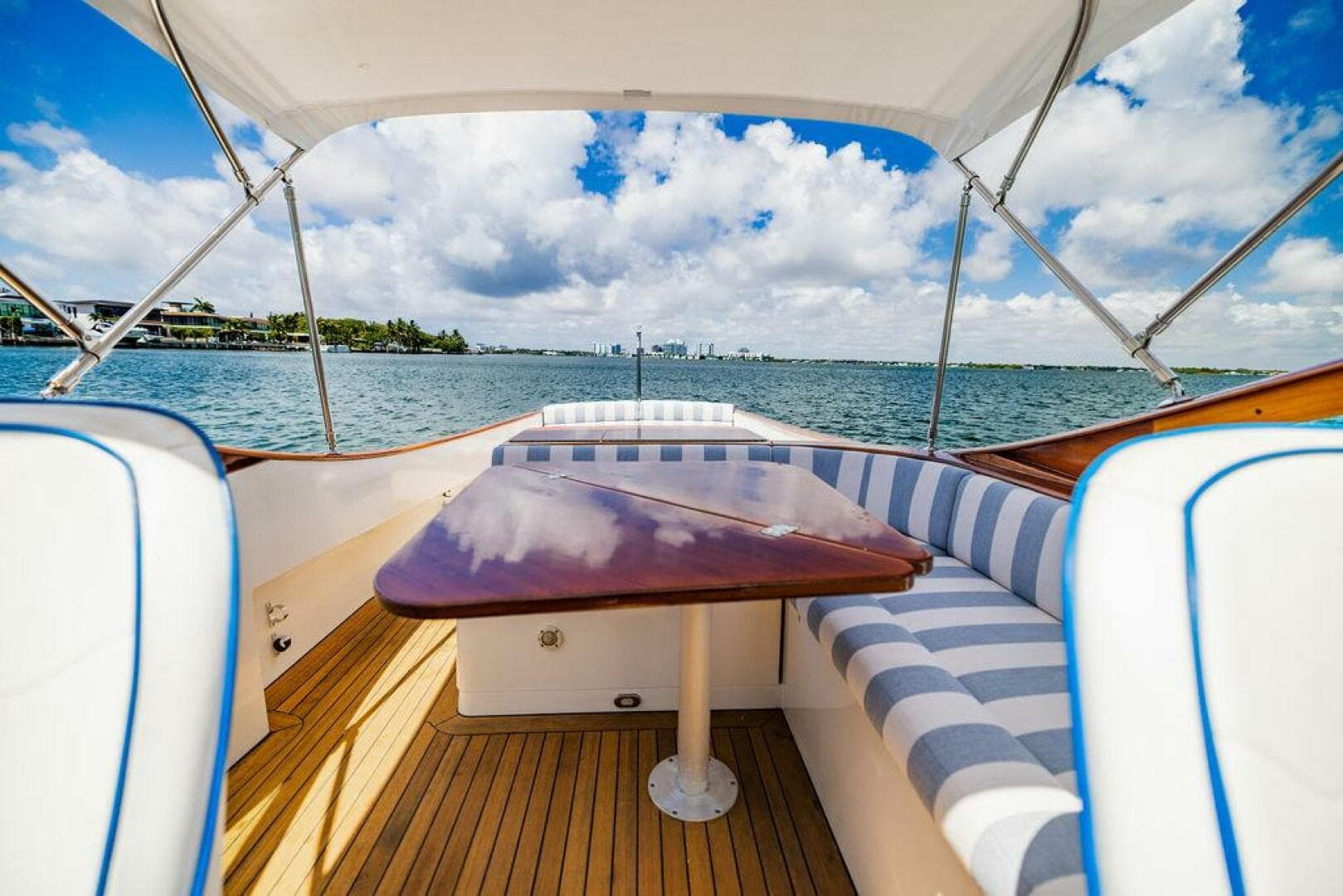 2004 Hinckley Talaria 29 R — photo 26