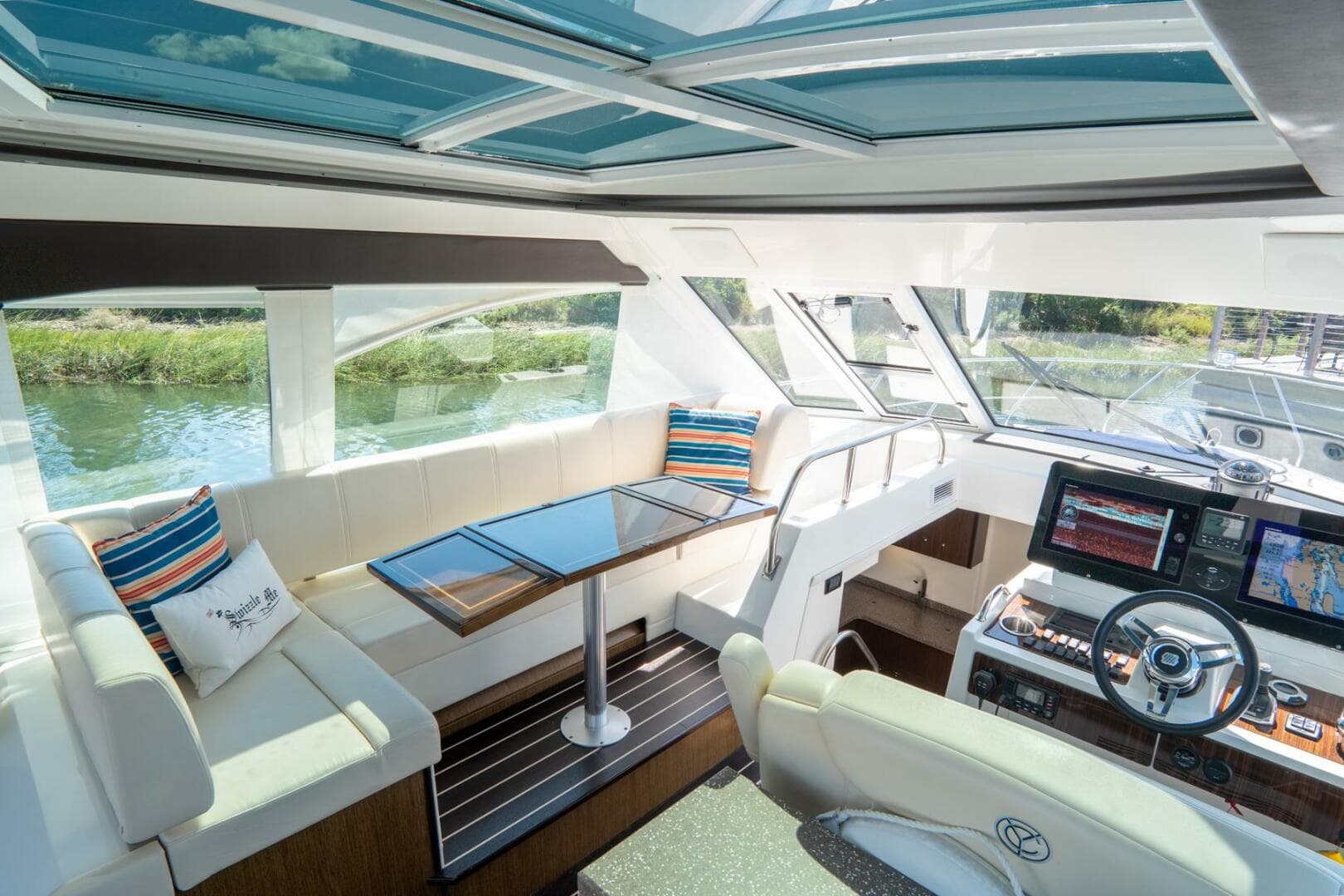 2013 Cruisers Yachts 48 Cantius — photo 23