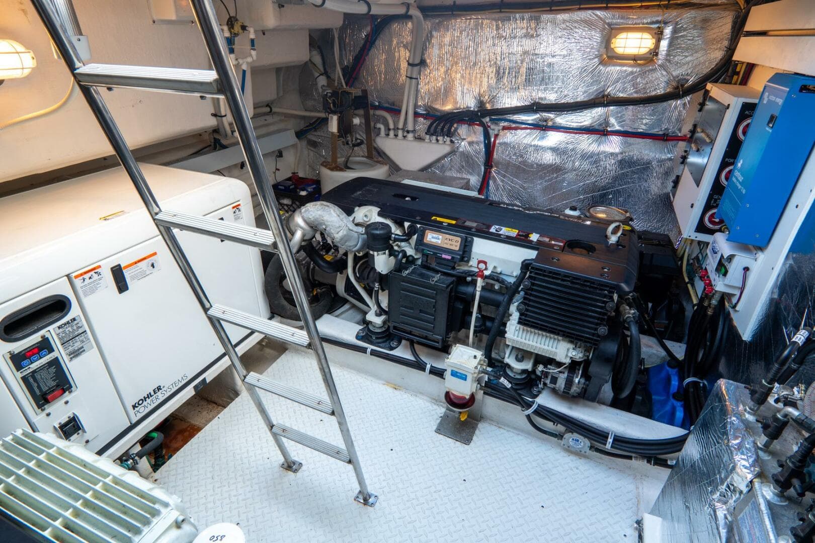 2013 Cruisers Yachts 48 Cantius — photo 37