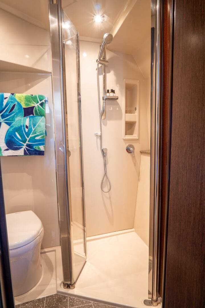 2013 Cruisers Yachts 48 Cantius — photo 31