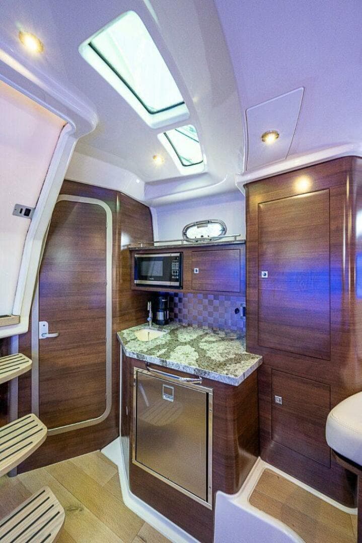 2018 Boston Whaler 345 Conquest — photo 21