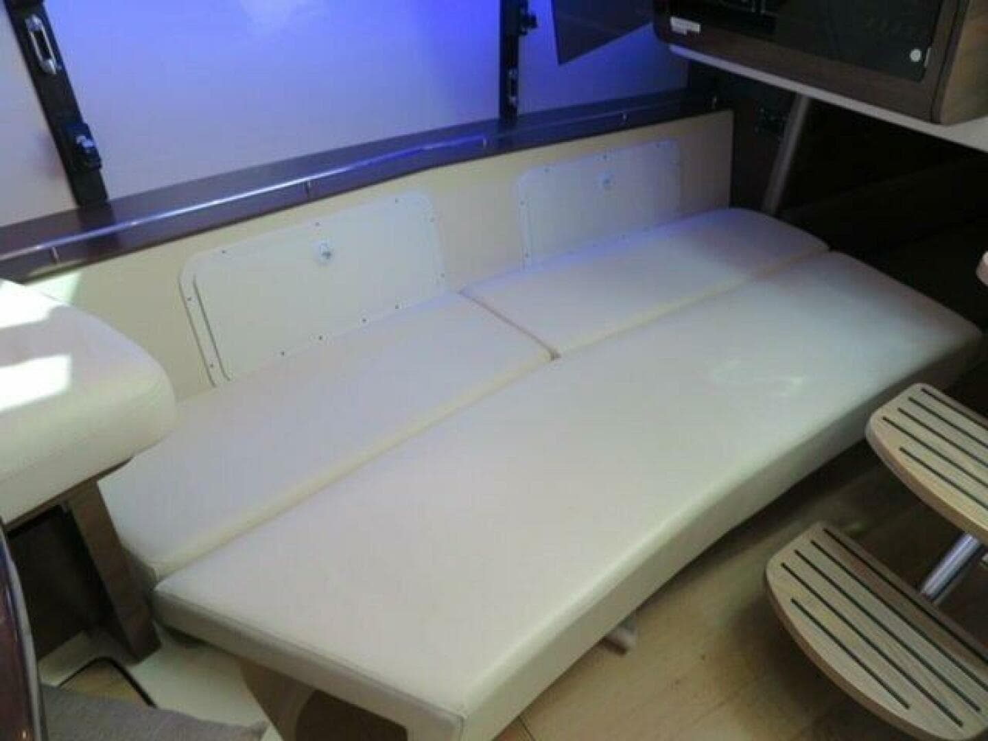 2018 Boston Whaler 345 Conquest — photo 30