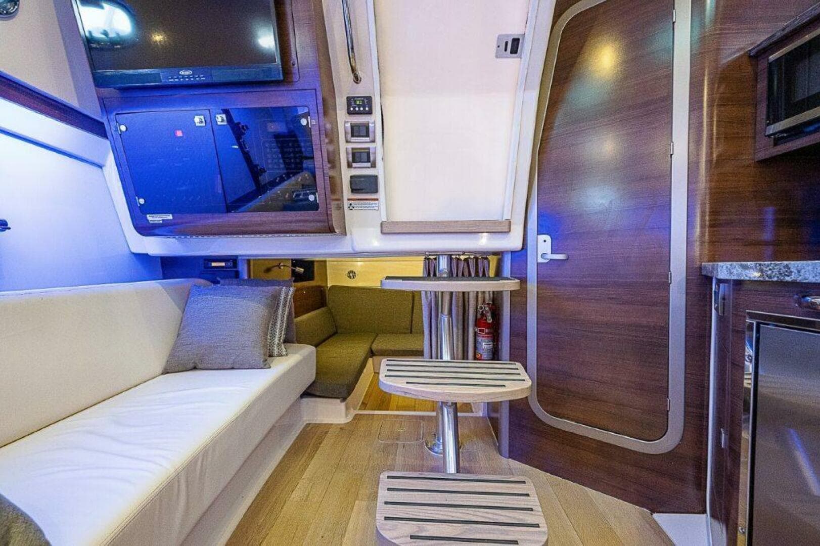 2018 Boston Whaler 345 Conquest — photo 33