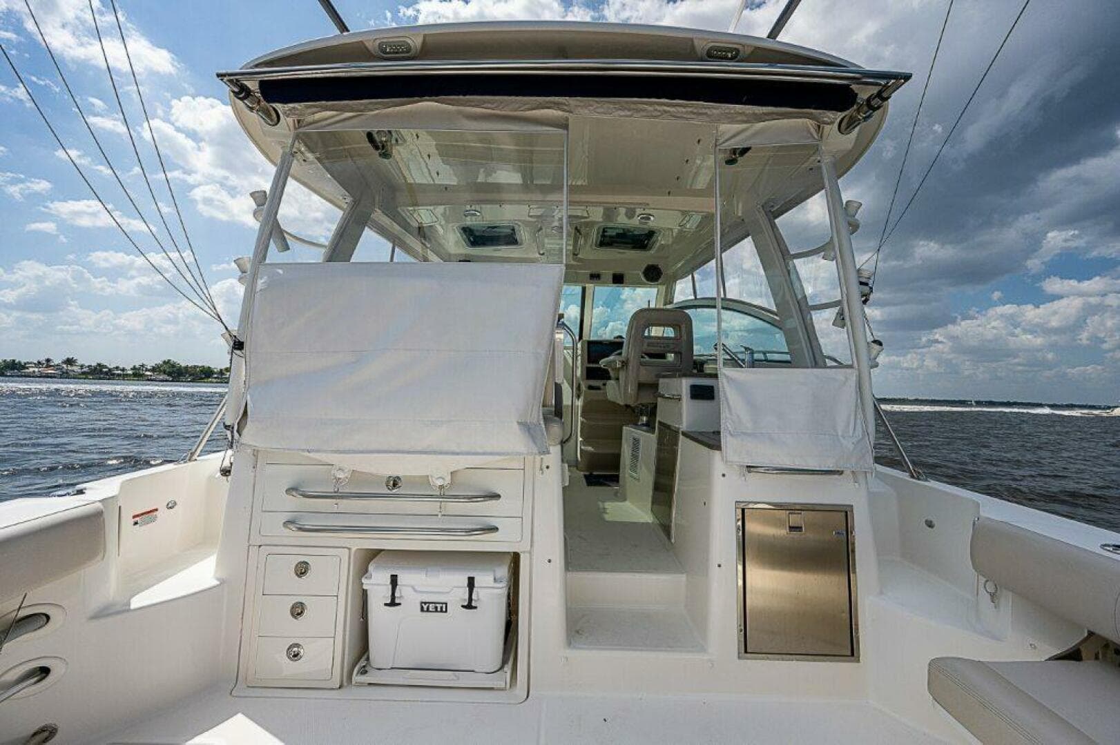 2018 Boston Whaler 345 Conquest — photo 9