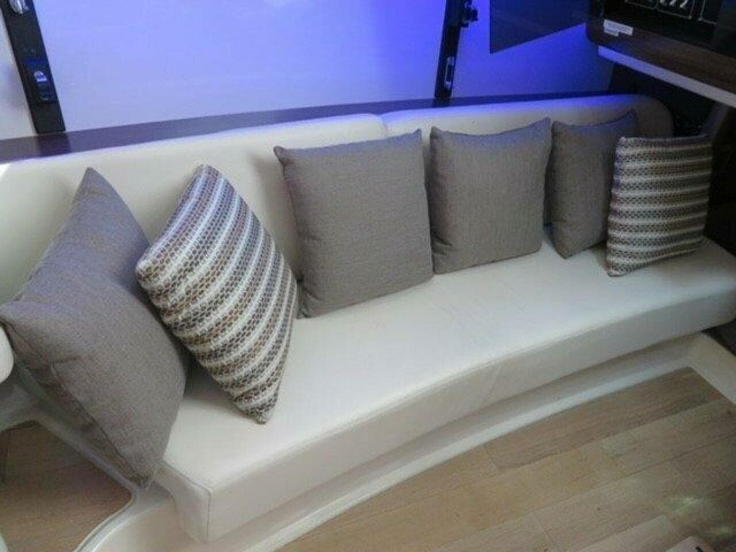 2018 Boston Whaler 345 Conquest — photo 29