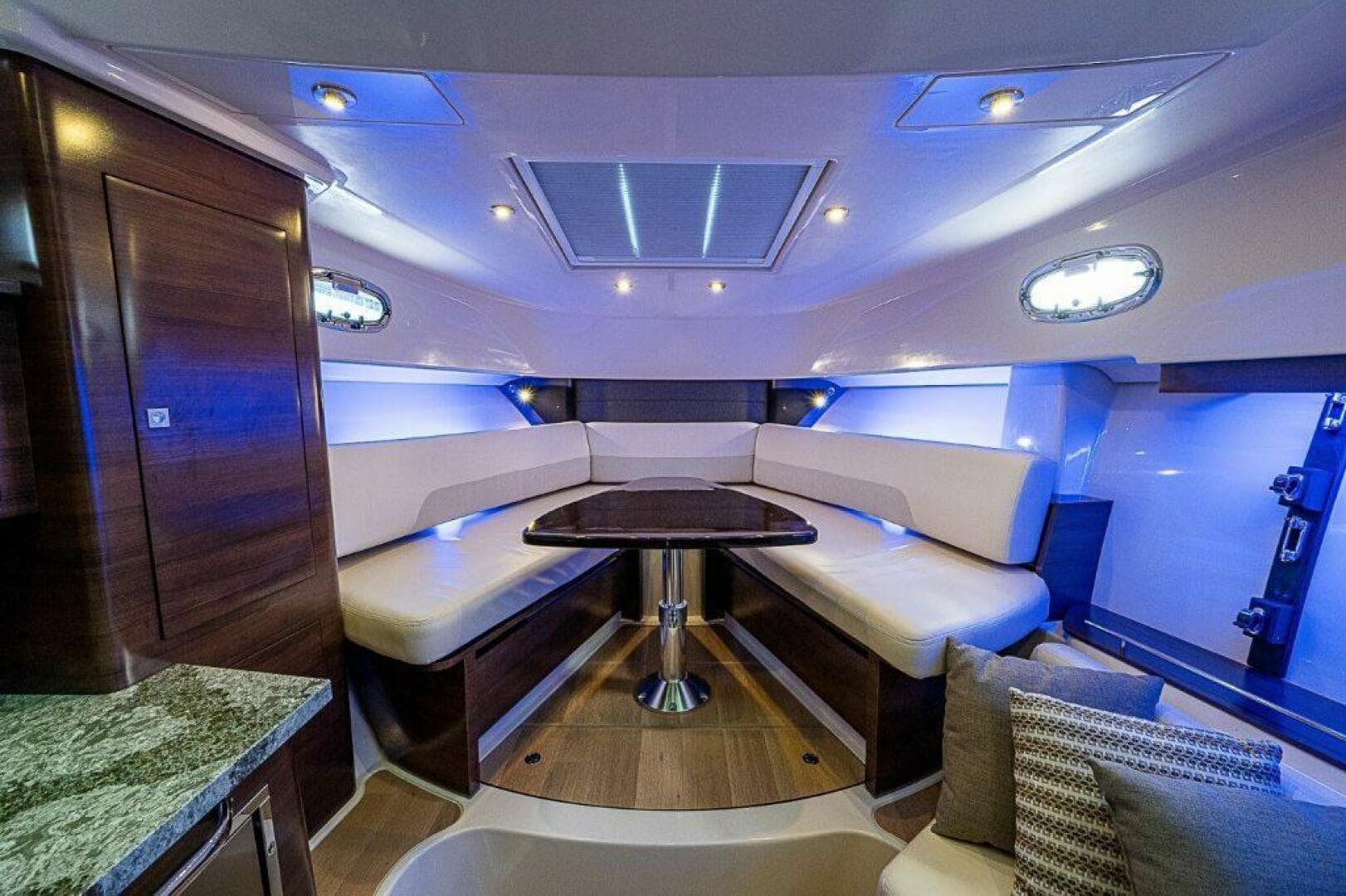 2018 Boston Whaler 345 Conquest — photo 17