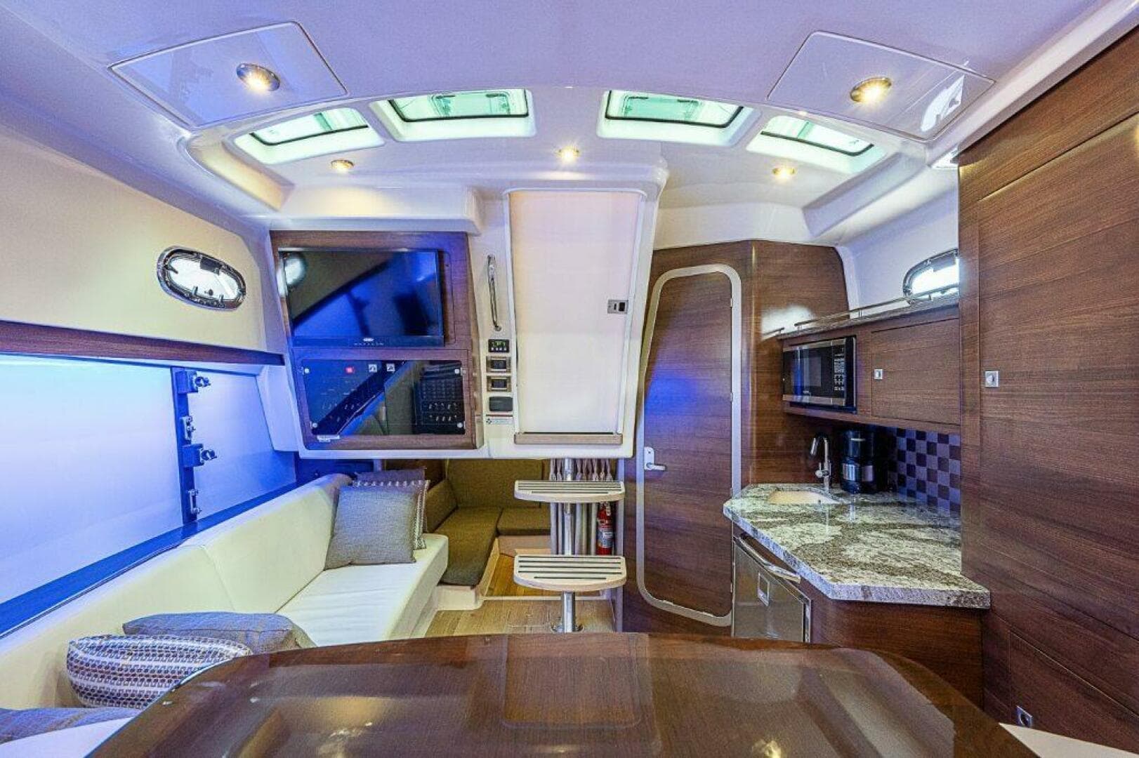 2018 Boston Whaler 345 Conquest — photo 31