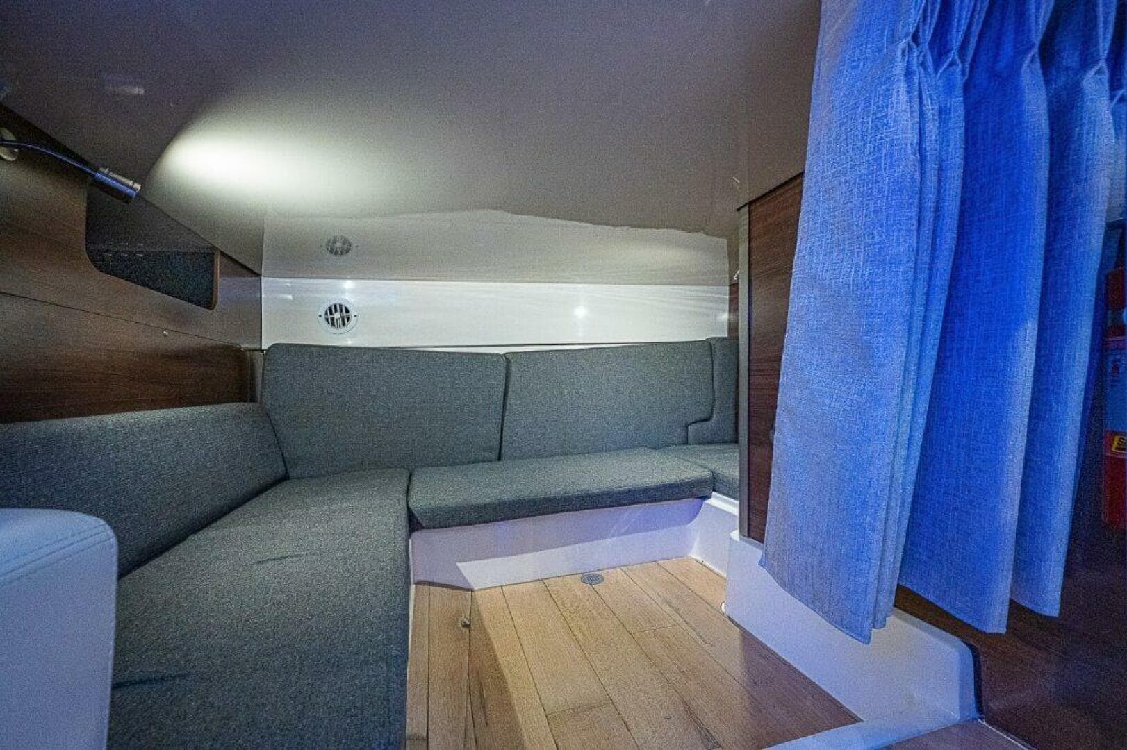 2018 Boston Whaler 345 Conquest — photo 24