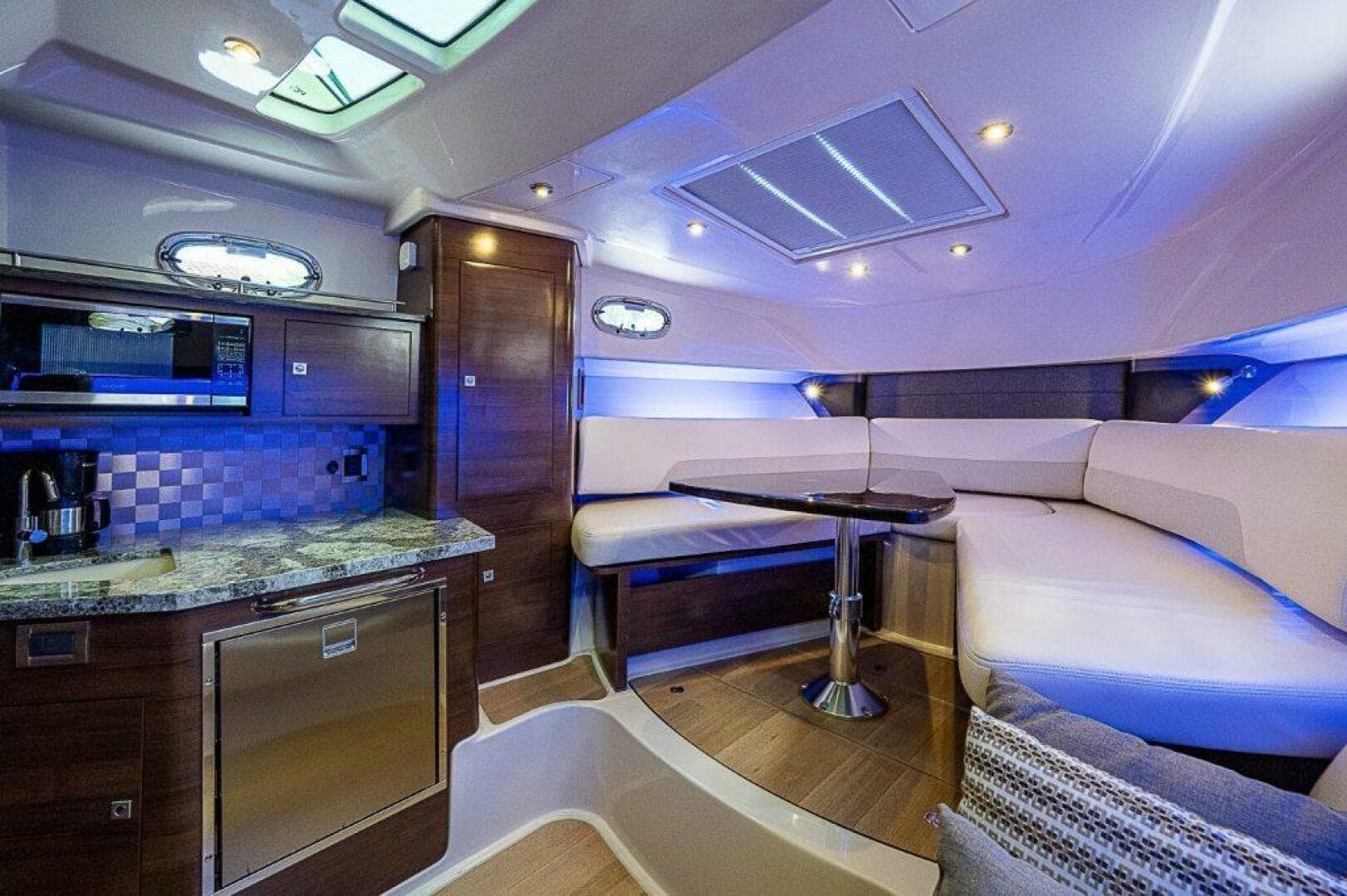 2018 Boston Whaler 345 Conquest — photo 22