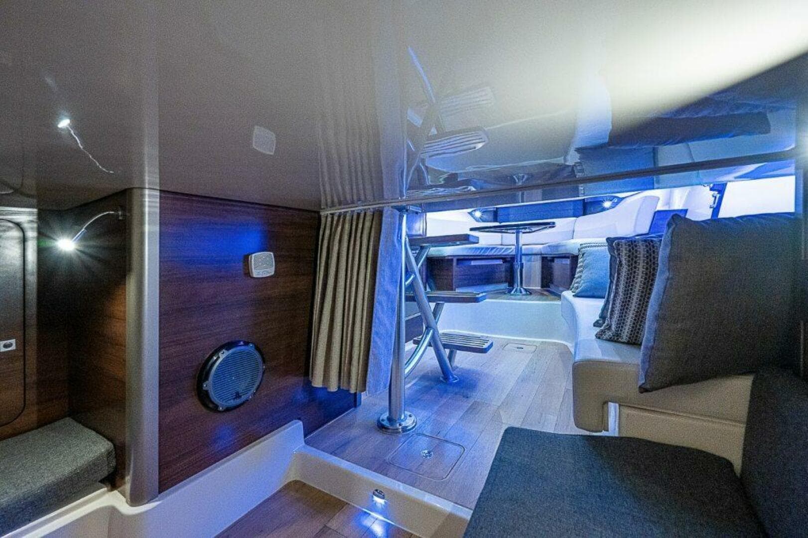 2018 Boston Whaler 345 Conquest — photo 23