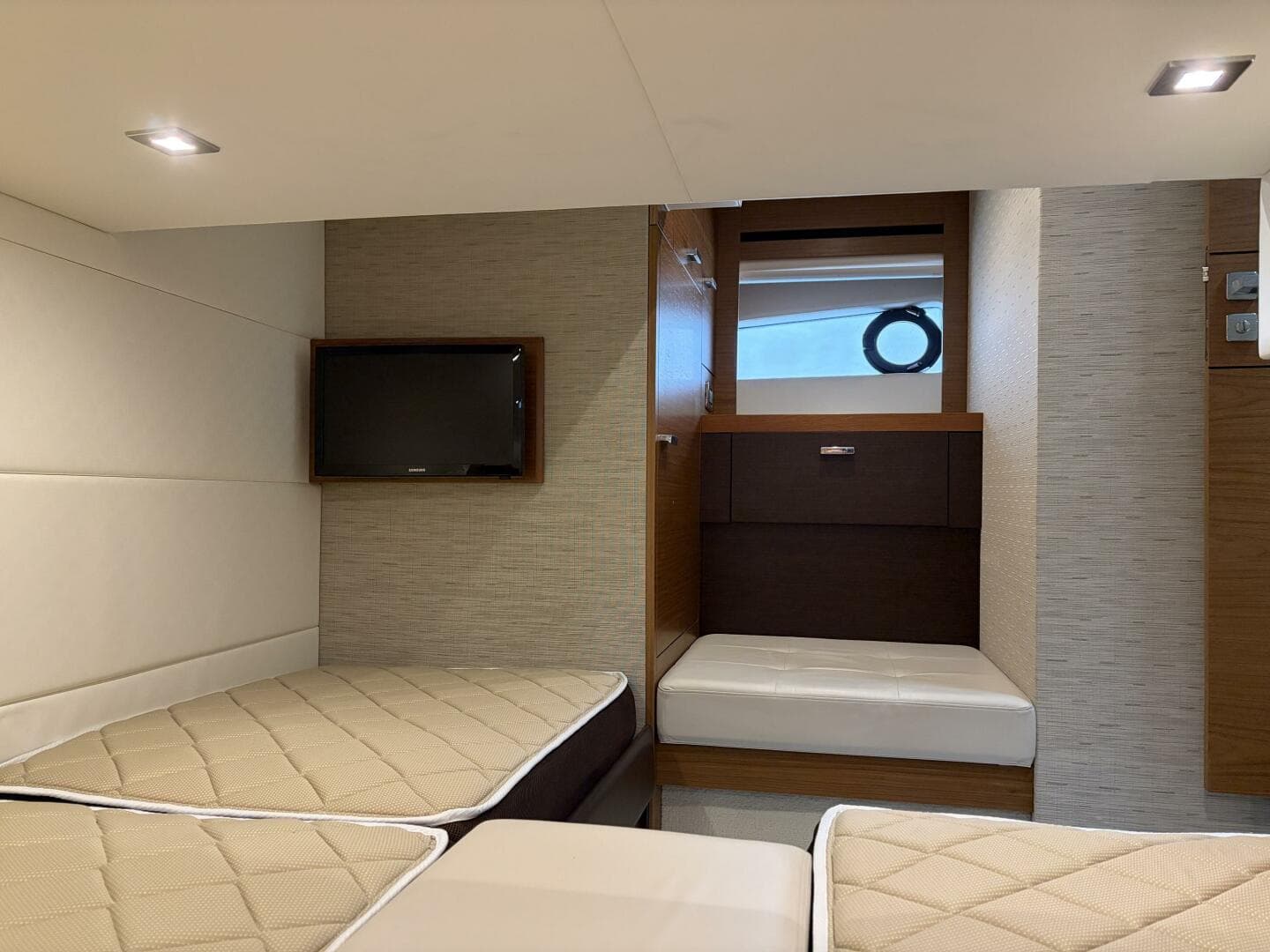 2016 Tiara Yachts C44 Coupe — photo 15