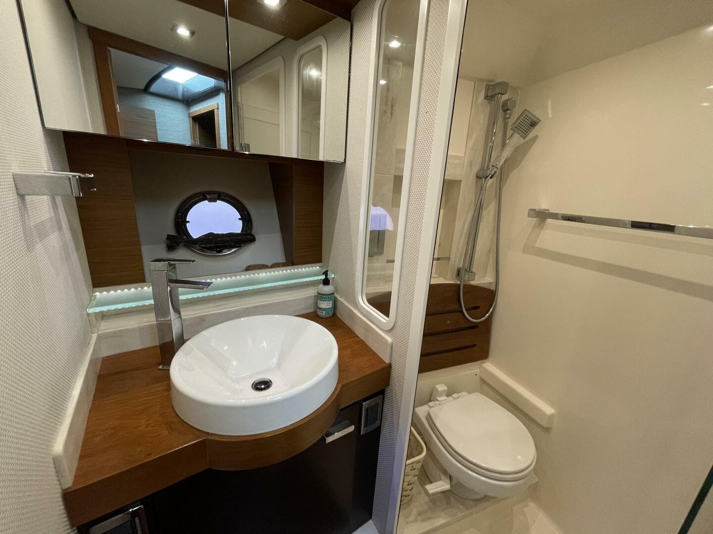 2016 Tiara Yachts C44 Coupe — photo 16